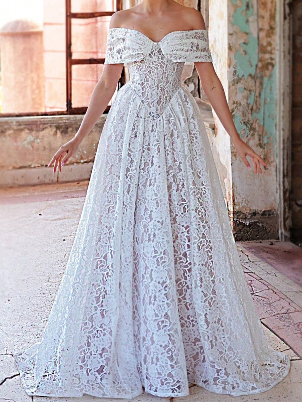Elegant White Strapless Women's 3D Lace Off Shoulder Bridal Gown